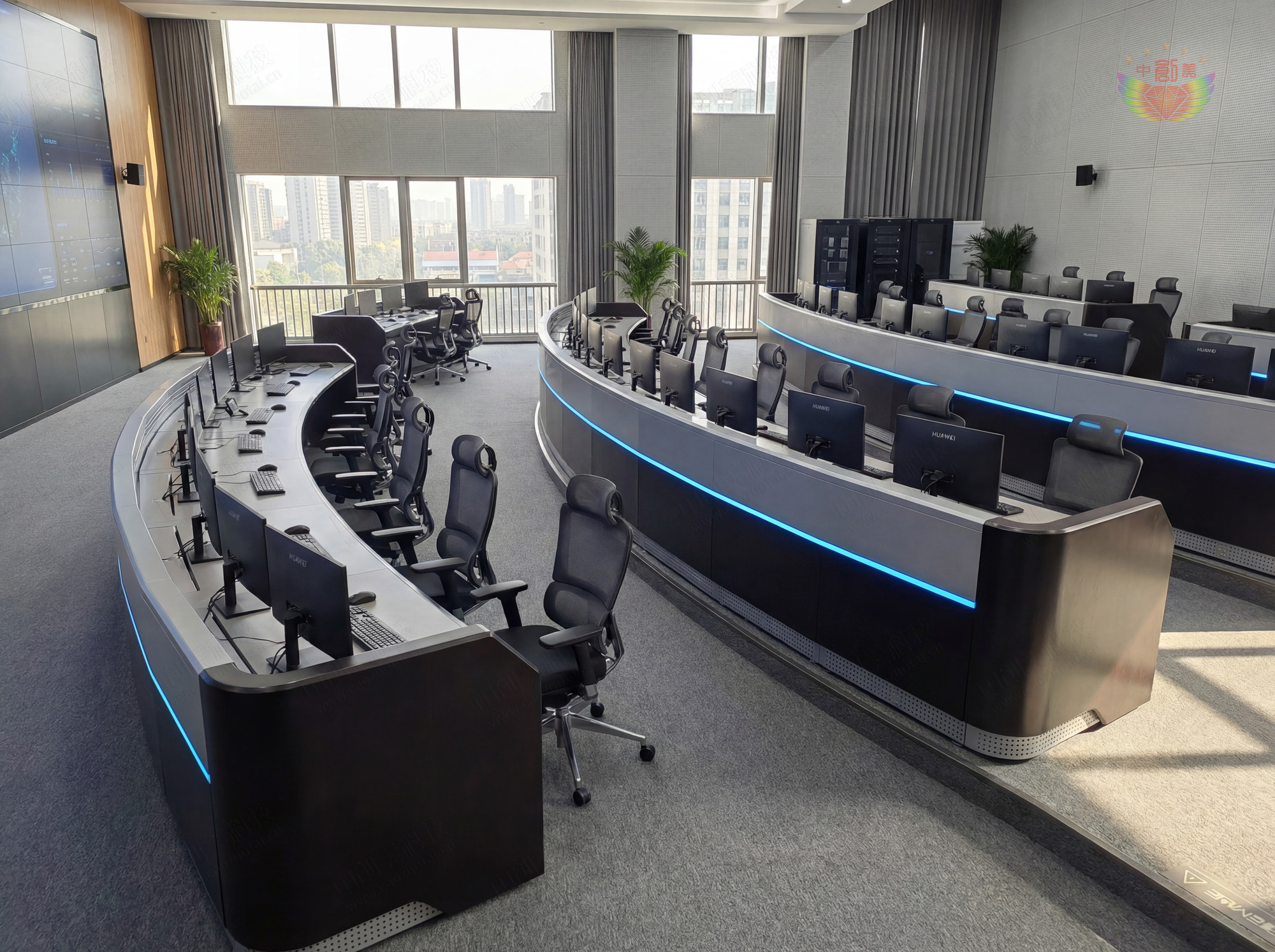 企業管理中心弧形操作臺照片